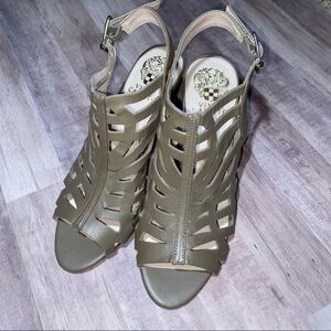 Vince Camuto Beige Heels Size 7